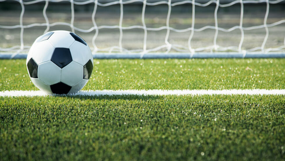 C罗一家海边度假，乔治娜晒比基尼展示性感身材